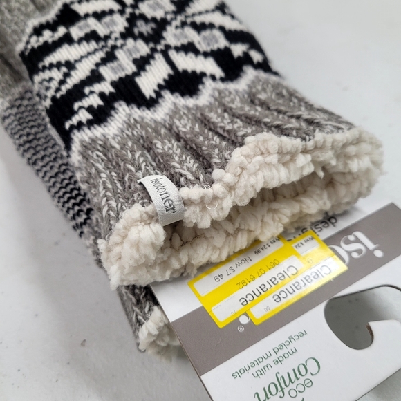 New! Isotoner Adult Snowflake Knit Gloves - Light Gray ONE SIZE - Picture 6 of 8